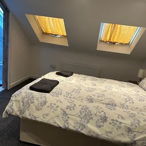 Luton Near Airport Private & Shared Bathroom Option Ubytování v soukromí Luton (Bedfordshire)